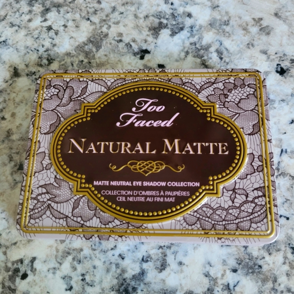 Two Faced Eyeshadow matte Pallet